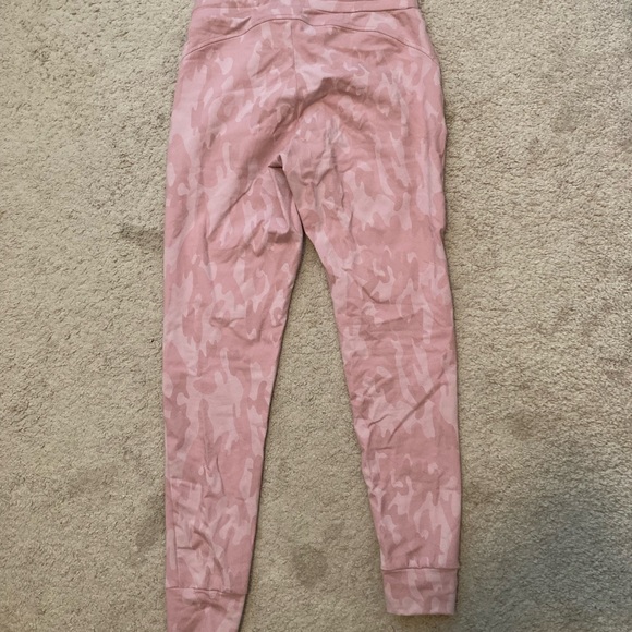 Buffbunny Mauve Camo Joggers! - Picture 2 of 5